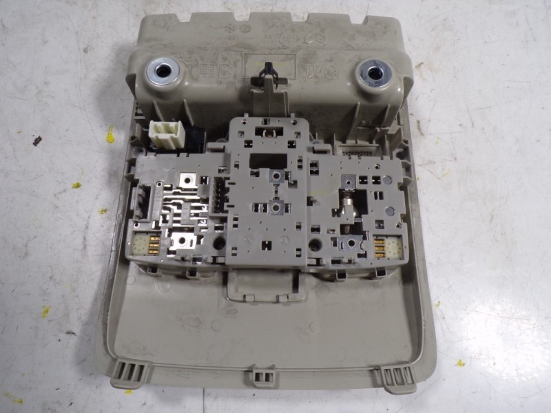 Recambio de piloto interior para mazda cx-5 2.2 turbodiesel cat referencia OEM IAM KD4569970A75 KD4569971 