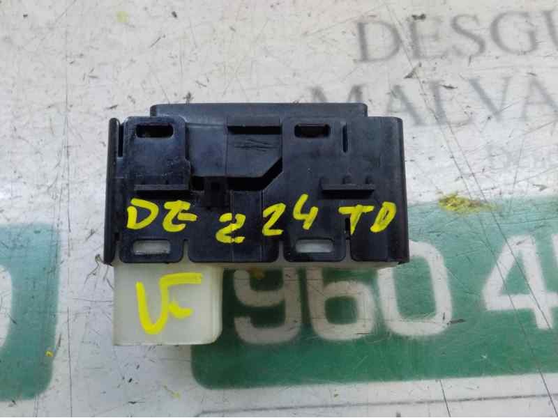 Recambio de mando elevalunas trasero derecho para jeep patriot 2.0 crd cat referencia OEM IAM   