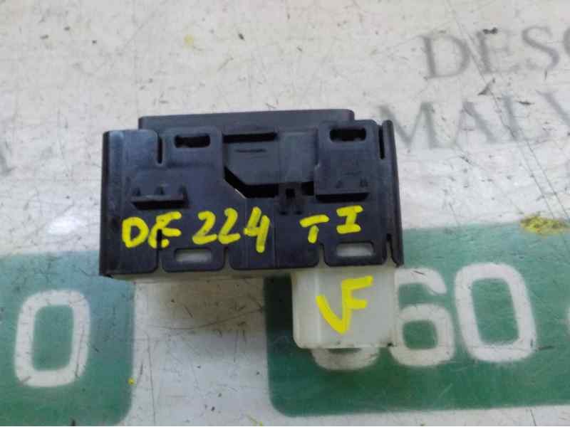 Recambio de mando elevalunas trasero izquierdo para jeep patriot 2.0 crd cat referencia OEM IAM   