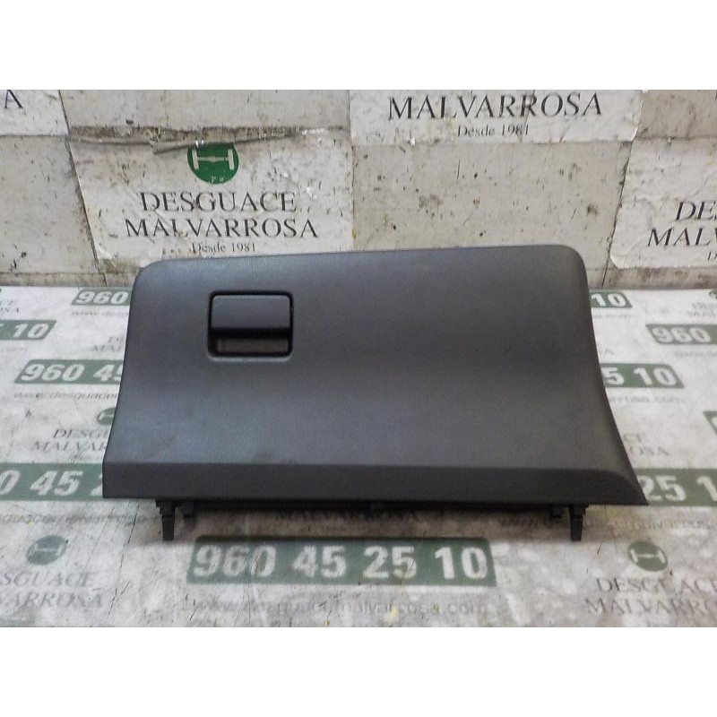 Recambio de guantera para toyota yaris 1.4 turbodiesel cat referencia OEM IAM 555500D151C1  