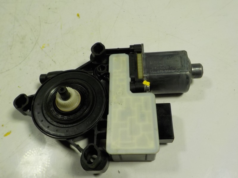 Recambio de motor elevalunas trasero izquierdo para seat leon (5f1) 2.0 tdi referencia OEM IAM  5Q0959811A 