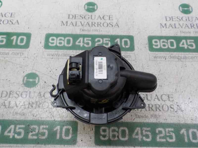 Recambio de motor calefaccion para dacia sandero ambiance referencia OEM IAM 272107379R  