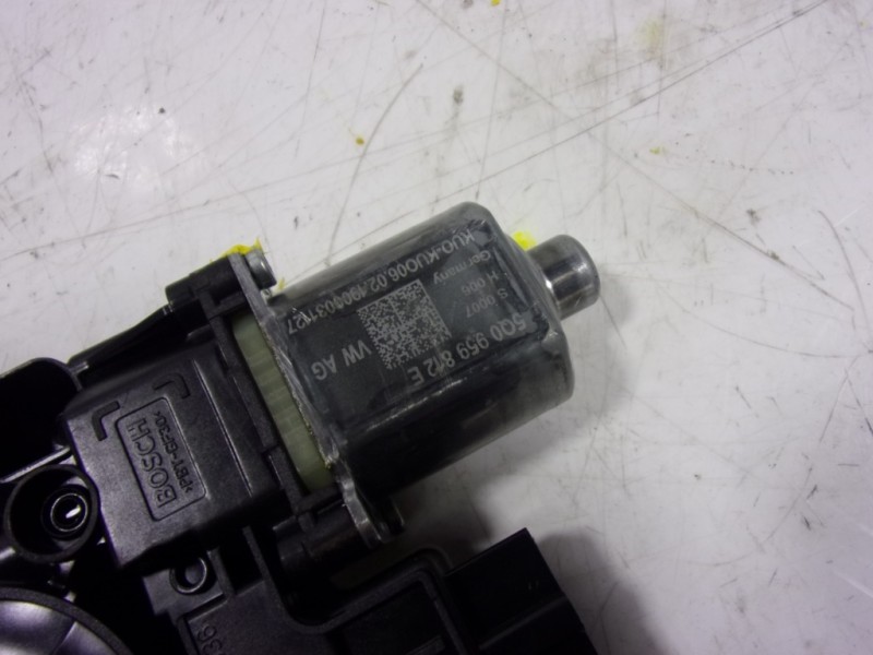 Recambio de motor elevalunas trasero derecho para cupra ateca 2.0tsi 4drive referencia OEM IAM 5Q0959408A 5Q0959812E 