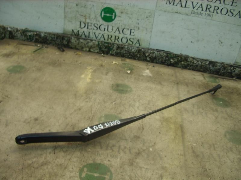 Recambio de brazo limpia delantero derecho para ford focus berlina (cap) ambiente (d) referencia OEM IAM 1731536  