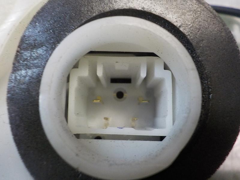 Recambio de cerradura puerta trasera izquierda para toyota yaris 1.4 turbodiesel cat referencia OEM IAM 690600D110  