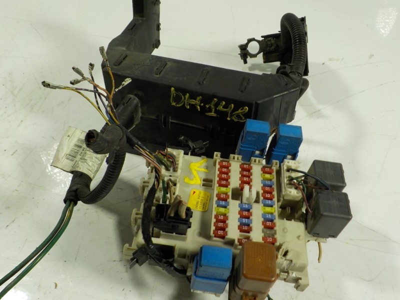 Recambio de caja reles / fusibles para nissan primera berlina (p12) 1.9 16v turbodiesel cat referencia OEM IAM   