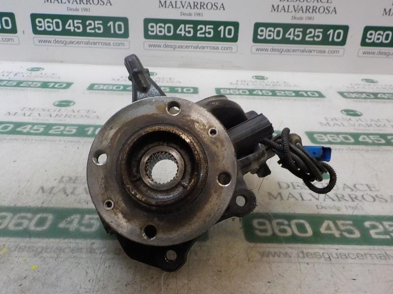 Recambio de mangueta delantera derecha para peugeot 2008 (--.2013) allure referencia OEM IAM 364790  