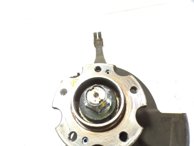 Recambio de mangueta delantera izquierda para ssangyong rodius 2.2 td cat referencia OEM IAM   