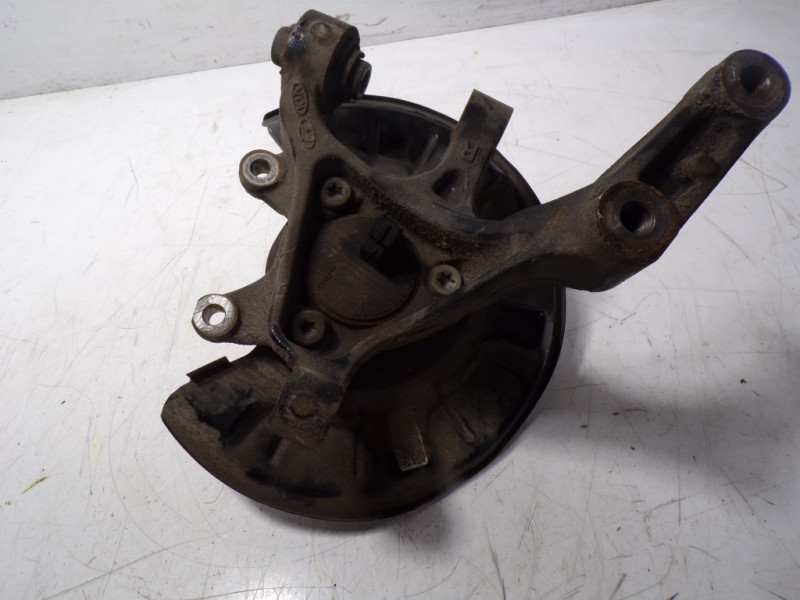 Recambio de mangueta trasera derecha para kia ceed 1.6 crdi cat referencia OEM IAM 52720G4AA0 52701G4AA0 