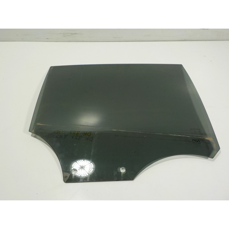 Recambio de cristal puerta trasero derecho para peugeot 208 (p2) 1.2 puretech referencia OEM IAM 9823170280  