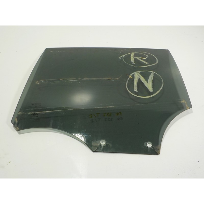 Recambio de cristal puerta trasero izquierdo para peugeot 208 (p2) 1.2 puretech referencia OEM IAM 9823170480  