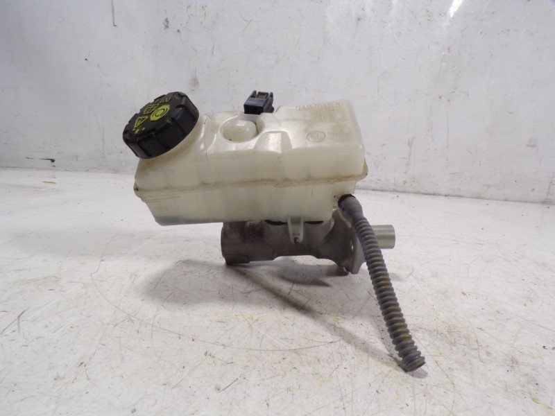 Recambio de bomba freno para renault clio iv societé referencia OEM IAM 460111938R  