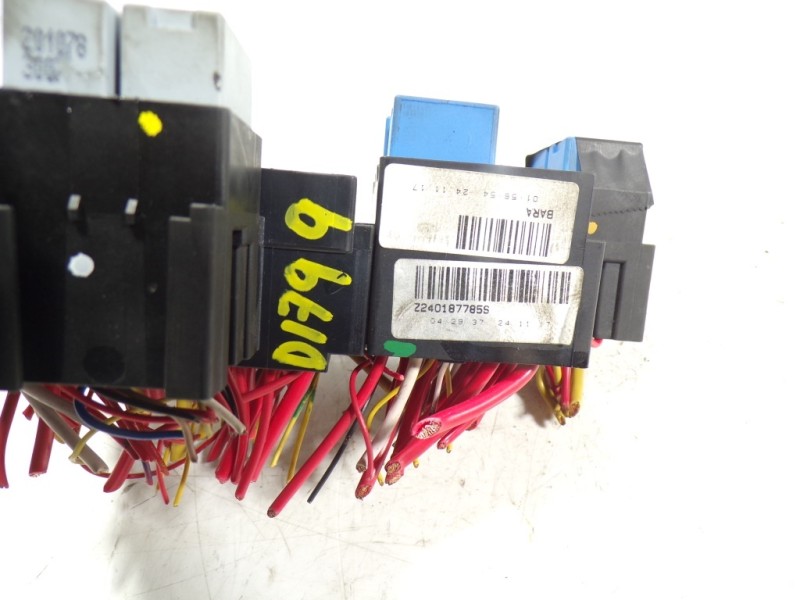 Recambio de caja reles / fusibles para renault clio iv societé referencia OEM IAM  Z240187785S 