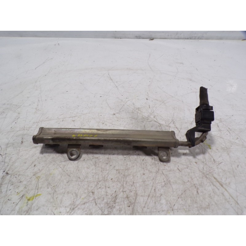 Recambio de rampa inyectora para toyota iq 1.0 cat referencia OEM IAM 2380740020  