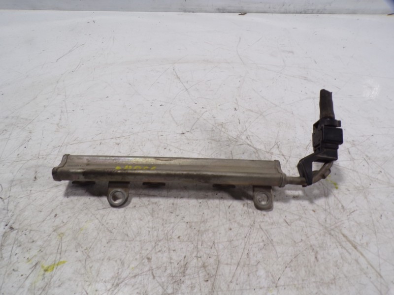 Recambio de rampa inyectora para toyota iq 1.0 cat referencia OEM IAM 2380740020  