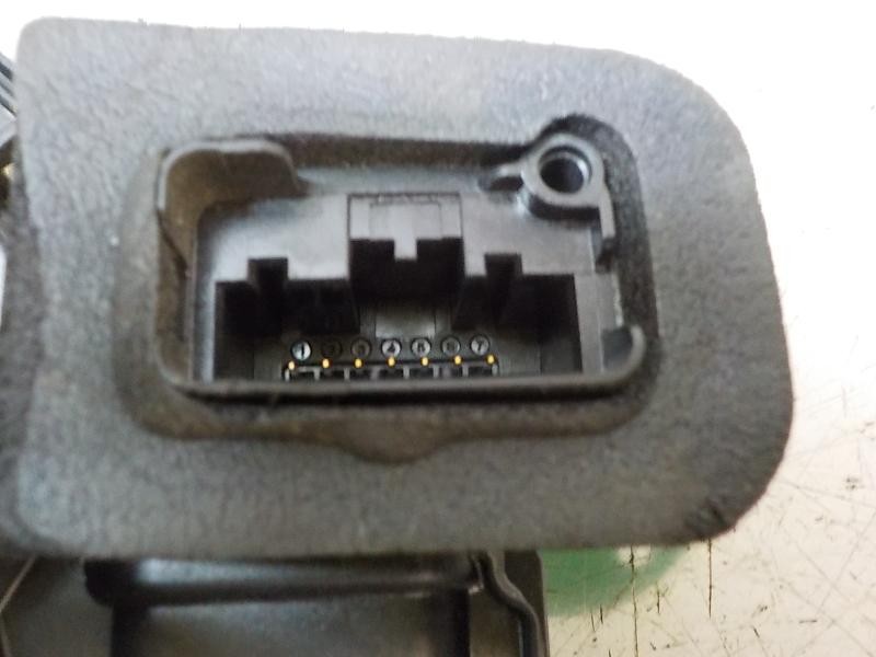 Recambio de cerradura puerta delantera derecha para volkswagen golf vi (5k1) rabbit bluemotion referencia OEM IAM 5K2837016D 5K2