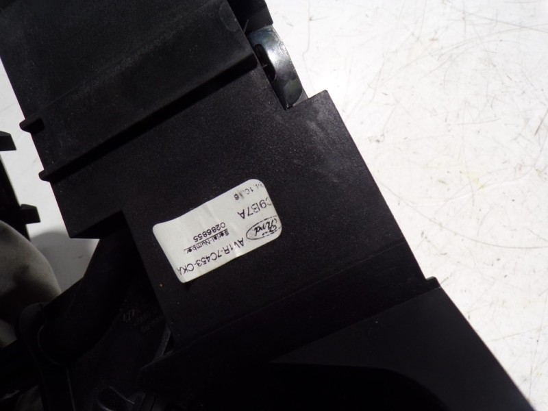 Recambio de palanca cambio para ford transit courier 1.5 tdci cat referencia OEM IAM 1742233 AV1R7C453CKA 