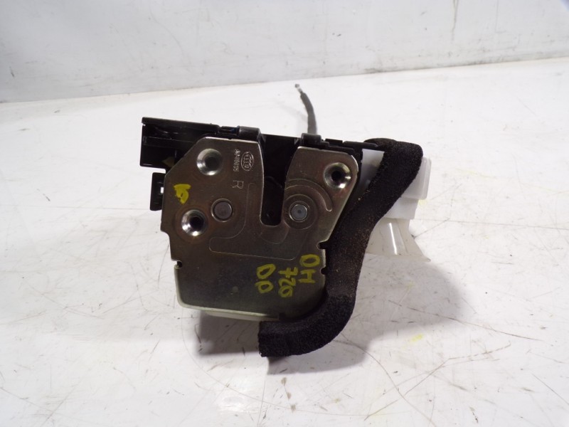 Recambio de cerradura puerta delantera derecha para hyundai i20 1.1 crdi cat referencia OEM IAM 81320C8040 81320C8040 