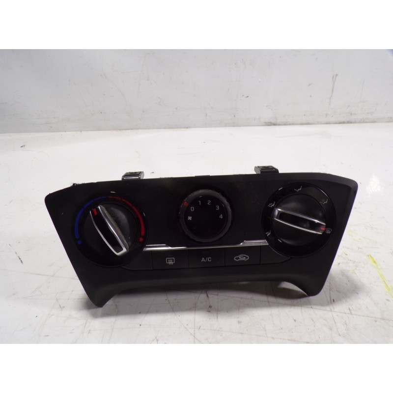 Recambio de mando calefaccion / aire acondicionado para hyundai i20 1.1 crdi cat referencia OEM IAM 97250C8030SDH 97250C8030 