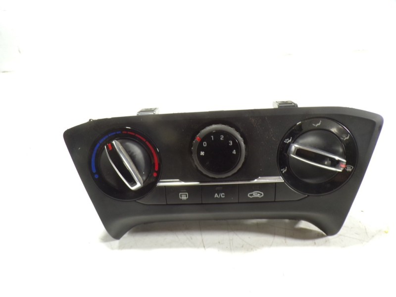 Recambio de mando calefaccion / aire acondicionado para hyundai i20 1.1 crdi cat referencia OEM IAM 97250C8030SDH 97250C8030 
