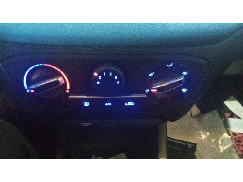 Recambio de mando calefaccion / aire acondicionado para hyundai i20 1.1 crdi cat referencia OEM IAM 97250C8030SDH 97250C8030 