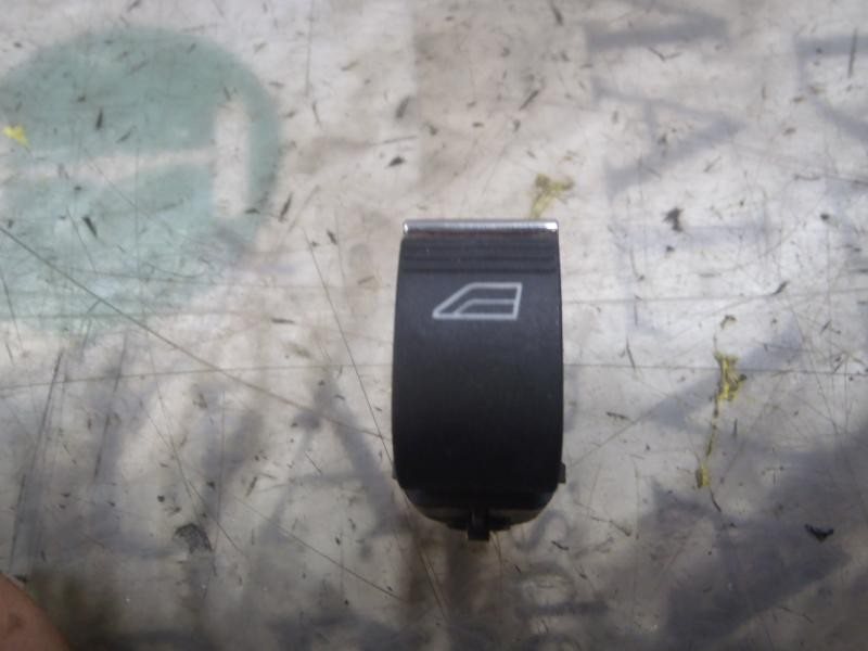 Recambio de mando elevalunas trasero derecho para ford focus lim cat referencia OEM IAM 1850432  