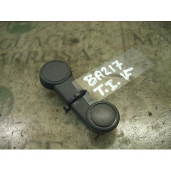 MANETA ELEVALUNAS TRASERA IZQUIERDA 