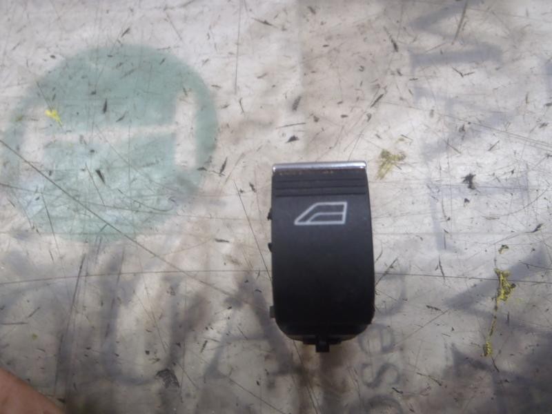 Recambio de mando elevalunas delantero derecho para ford focus lim cat referencia OEM IAM 1850432  