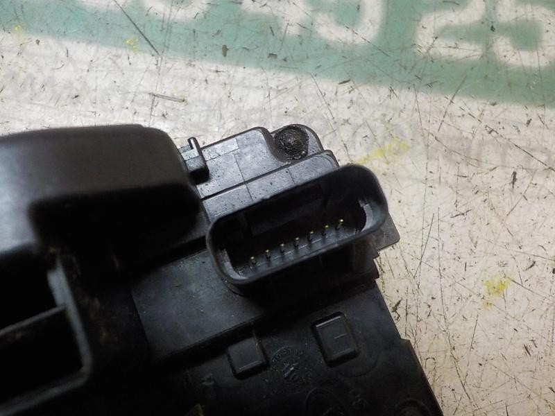 Recambio de cerradura puerta trasera derecha para kia cee´d emotion referencia OEM IAM 814201H010  