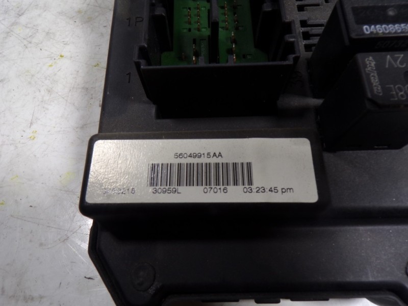 Recambio de caja reles / fusibles para jeep commander 3.0 v6 crd limited referencia OEM IAM 56049915AA 56049915AA 