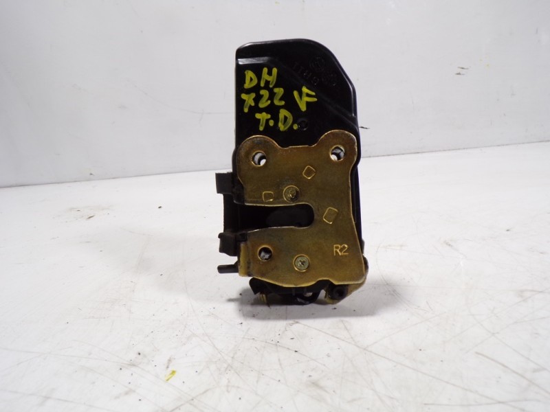 Recambio de cerradura puerta trasera derecha para jeep commander 3.0 v6 crd limited referencia OEM IAM 55396532AC  