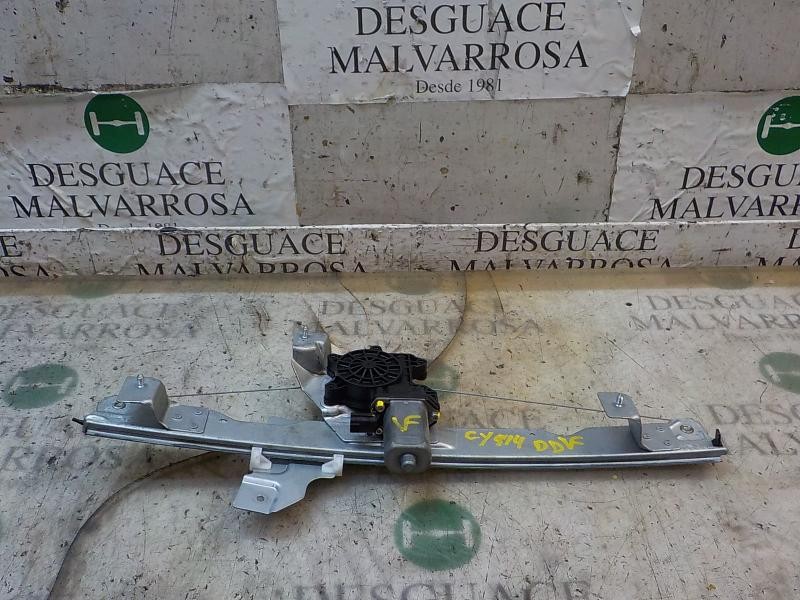 Recambio de elevalunas delantero derecho para dacia duster 1.5 dci diesel fap cat referencia OEM IAM 807206838R  