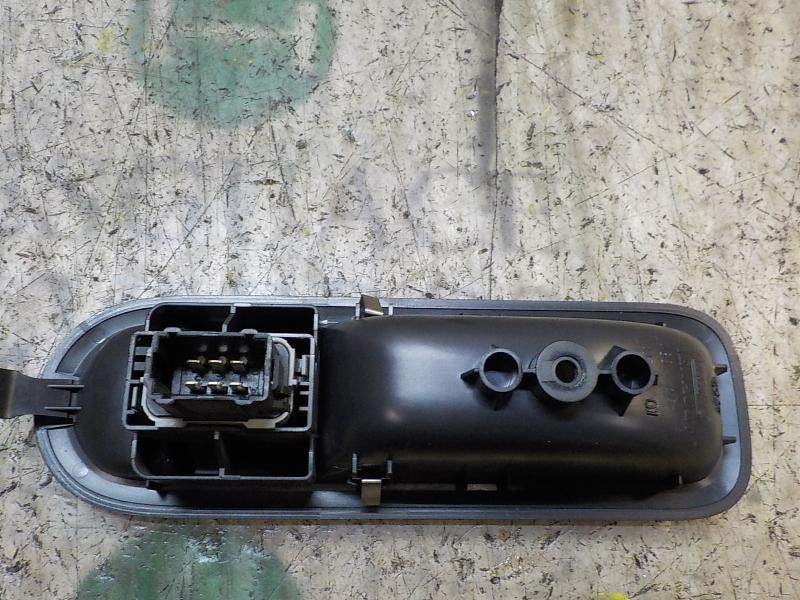Recambio de mando elevalunas delantero derecho para renault clio grandtour 1.2 16v referencia OEM IAM   