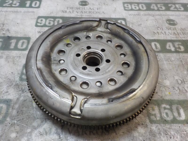 Recambio de volante motor para volkswagen golf vii variant 2.0 tdi referencia OEM IAM 03L105266CC  