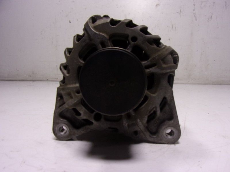 Recambio de alternador para renault clio iv 1.5 dci diesel fap referencia OEM IAM  231008918R 