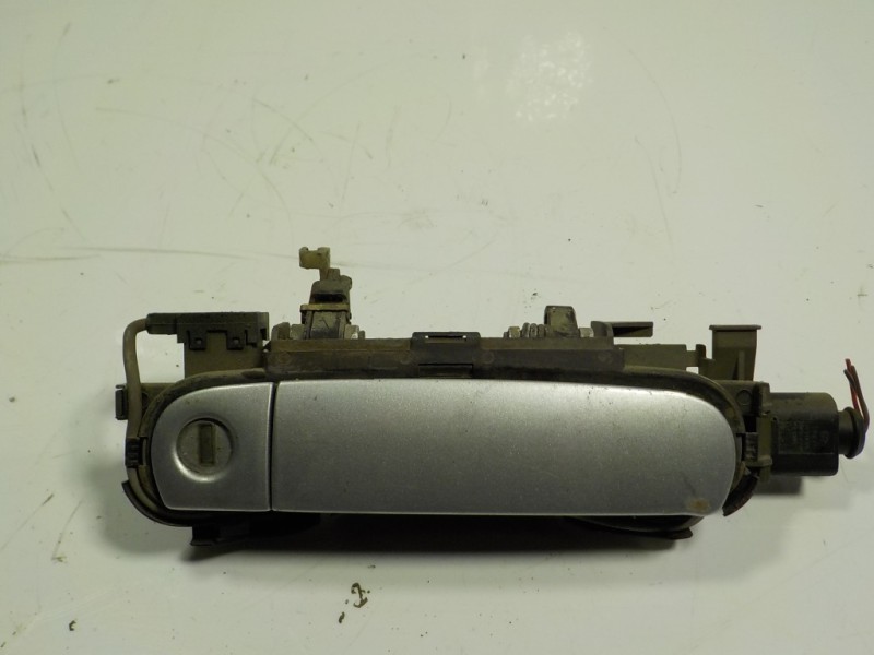 Recambio de maneta exterior delantera derecha para audi a3 (8l) 1.9 tdi referencia OEM IAM   