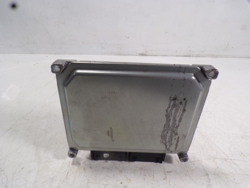 Recambio de centralita motor uce para jeep renegade limited 4x2 referencia OEM IAM 55282412 55282412 68350433AC