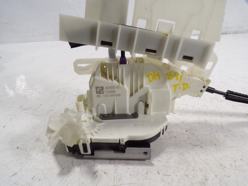 Recambio de cerradura puerta trasera derecha para jeep renegade limited 4x2 referencia OEM IAM 52104486 52104486 