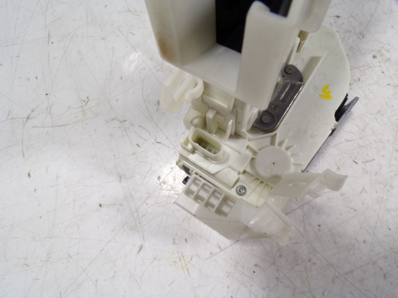 Recambio de cerradura puerta trasera derecha para jeep renegade limited 4x2 referencia OEM IAM 52104486 52104486 