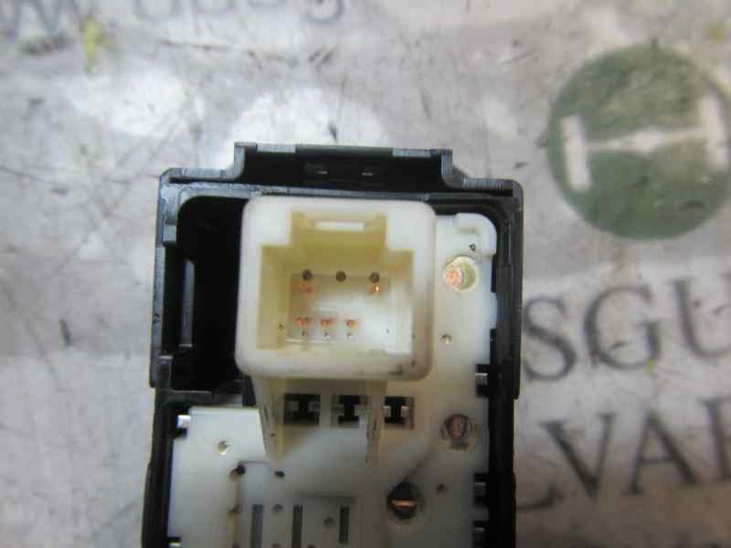 Recambio de mando elevalunas trasero derecho para toyota auris 1.4 turbodiesel cat referencia OEM IAM 8465602060B0  