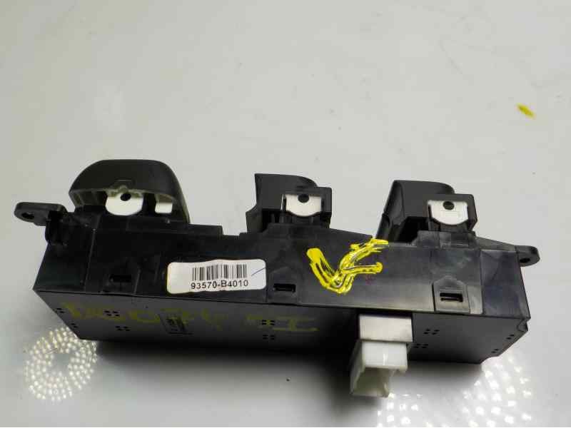 Recambio de mando elevalunas delantero izquierdo para hyundai i10 1.0 cat referencia OEM IAM 93570B40104X 93570B4010 