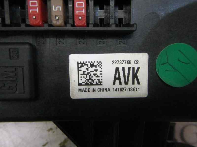 Recambio de caja reles / fusibles para opel insignia berlina edition referencia OEM IAM 22737768 22737768 