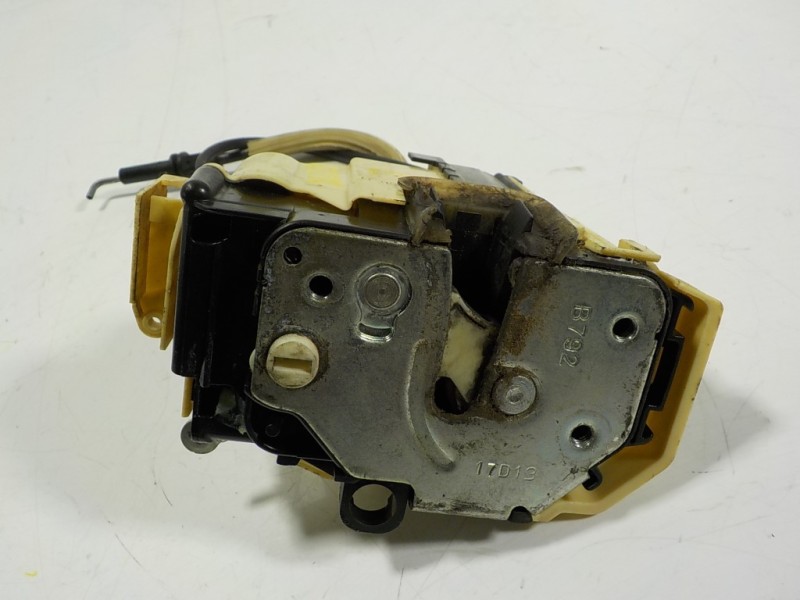 Recambio de cerradura puerta trasera derecha para fiat panda (319) 1.2 cat referencia OEM IAM 51843187 51843187 