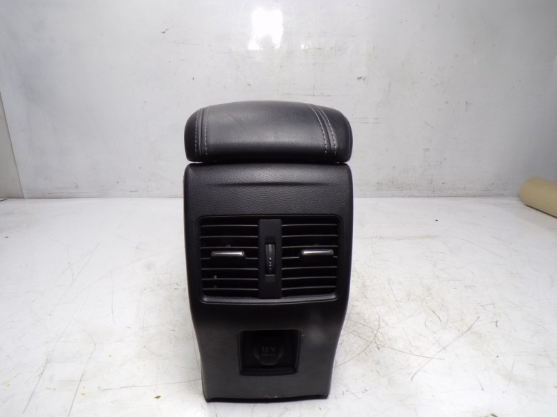 Recambio de apoyabrazos central para infiniti q30 1.6 16v cat referencia OEM IAM 96910HW26C 284H33ZD2A 