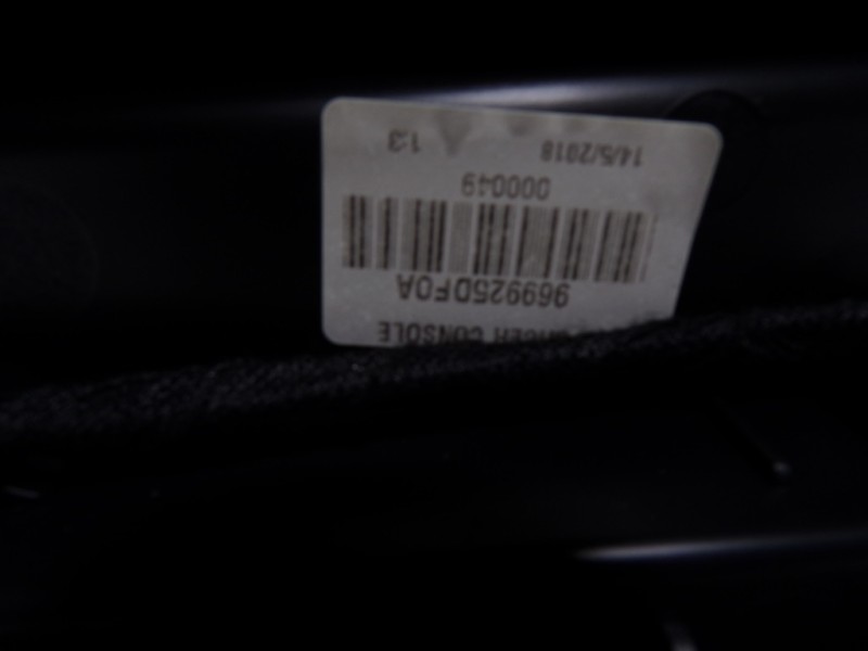 Recambio de apoyabrazos central para infiniti q30 1.6 16v cat referencia OEM IAM 96910HW26C 284H33ZD2A 