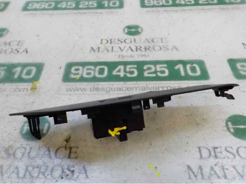 Recambio de mando elevalunas delantero derecho para toyota rav4 hybrid fwd referencia OEM IAM 8481012110 3361Q01 3361Q01