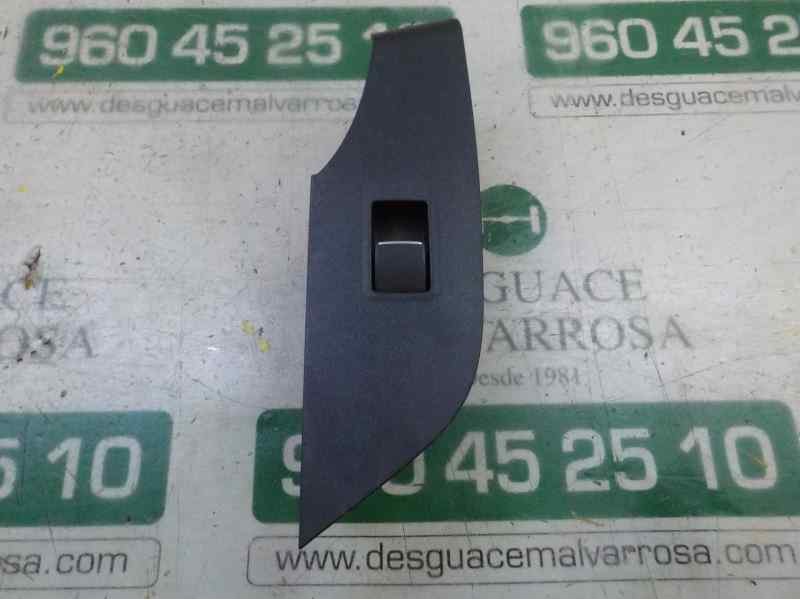 Recambio de mando elevalunas trasero derecho para toyota rav4 hybrid fwd referencia OEM IAM 8481012110 3361R01 3361R01