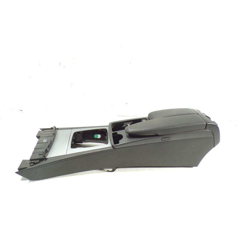 Recambio de apoyabrazos central para mercedes-benz clase c (w204) familiar 2.1 cdi cat referencia OEM IAM A20468006399F59  