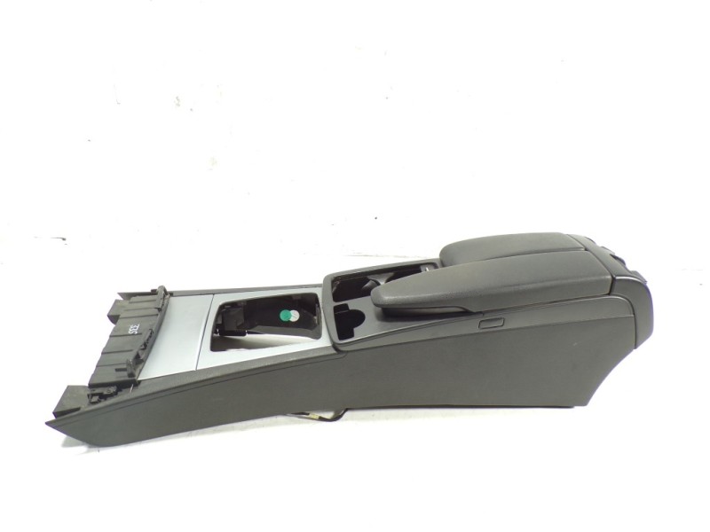 Recambio de apoyabrazos central para mercedes-benz clase c (w204) familiar 2.1 cdi cat referencia OEM IAM A20468006399F59  