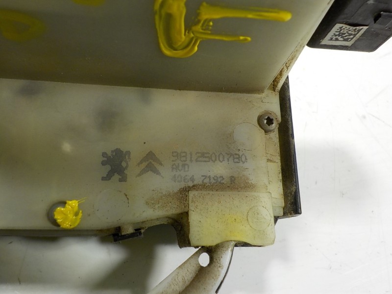 Recambio de cerradura puerta delantera derecha para peugeot 208 1.6 blue-hdi fap referencia OEM IAM 9812500780 9812500780 